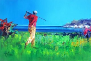 Le golfeur qui joue près de la mer